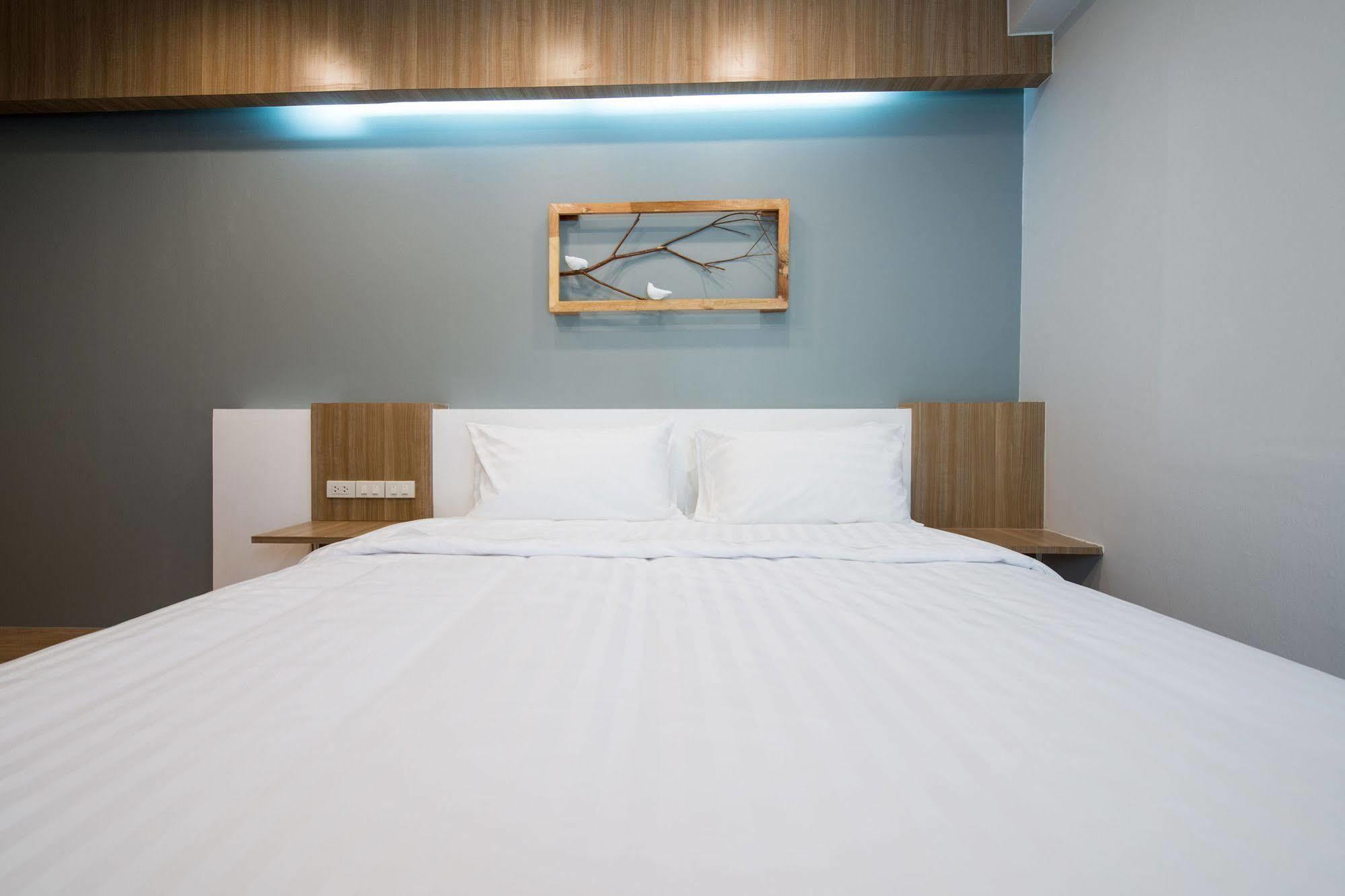 Shade House - Bitec Bangna Hotell Bangkok Exteriör bild